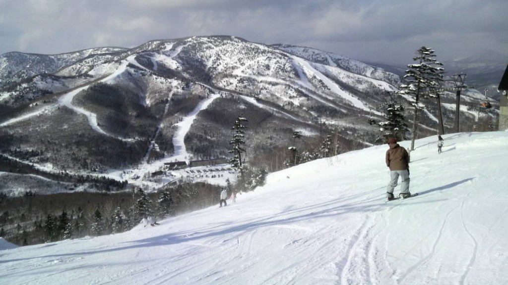 中野燒額山滑雪場深受滑雪愛好者歡迎。互聯網