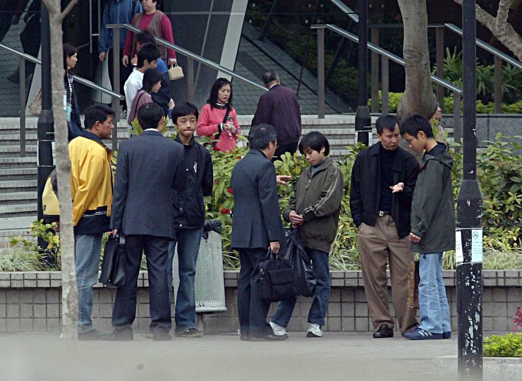 2004年，錫安教在天水圍活躍，多次當街招攬新教徒。資料圖片