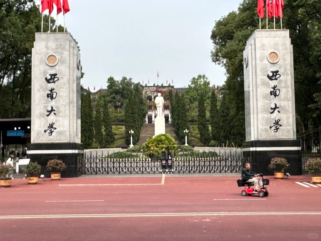 西南大學新規定要學生在指定的平台買外賣,惹來壟斷質疑。小紅書 西南大學新規定要學生在指定的平台買外賣,惹來壟斷質疑。小紅書