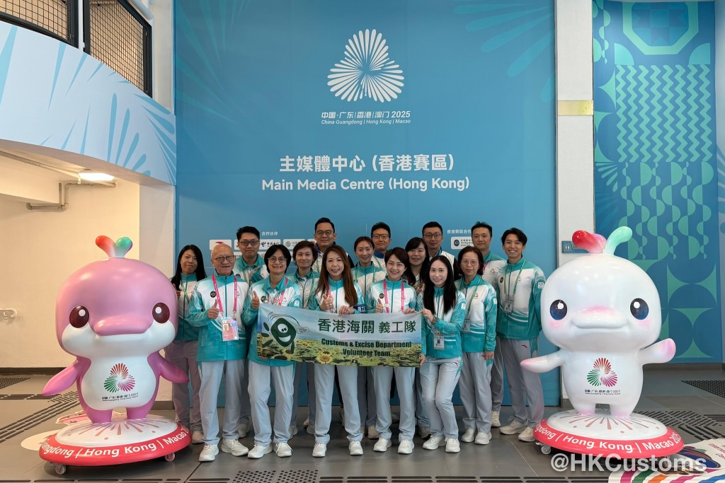 海關義工在主媒體中心提供支援服務。 海關義工在主媒體中心提供支援服務。