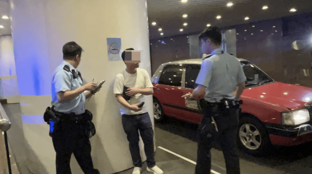 的士司機報警求助。蔡楚輝攝