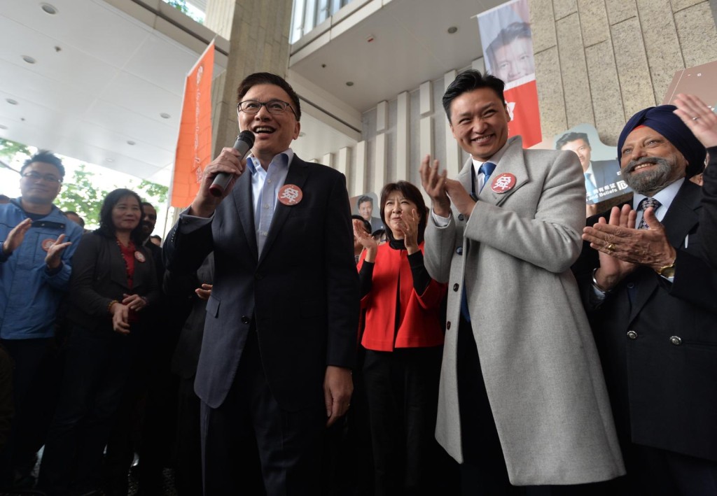 鄭泳舜(前右)參選九西，陳家強(前左)撐場。