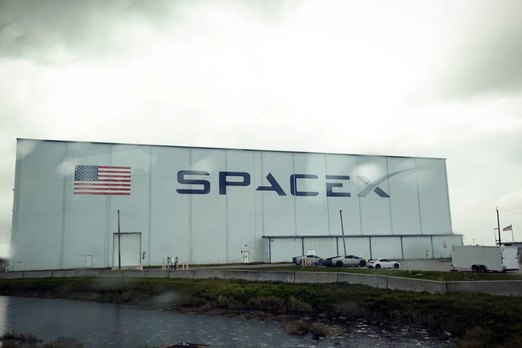 SpaceX IPO每股定價為135美元，最高集資額高達862億美元，令公司估值飆升至1.77萬億美元，超越同系Tesla估值。