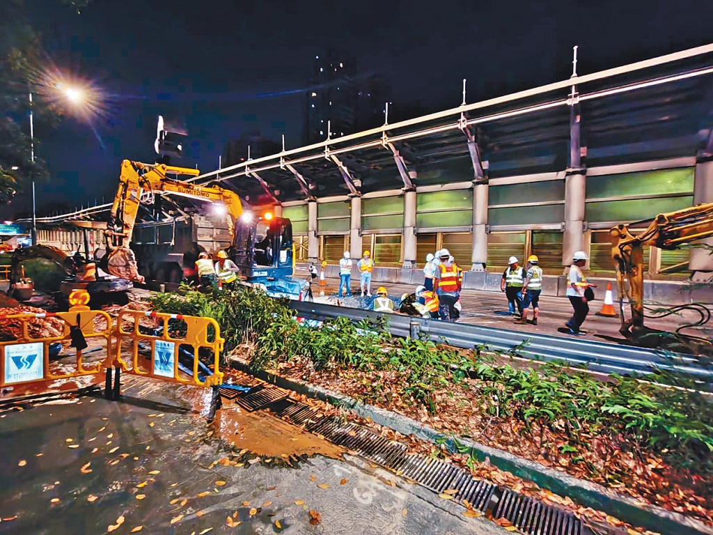 屯門公路往元朗方向近兆康站爆水管事故，至昨凌晨約3時完成修復。