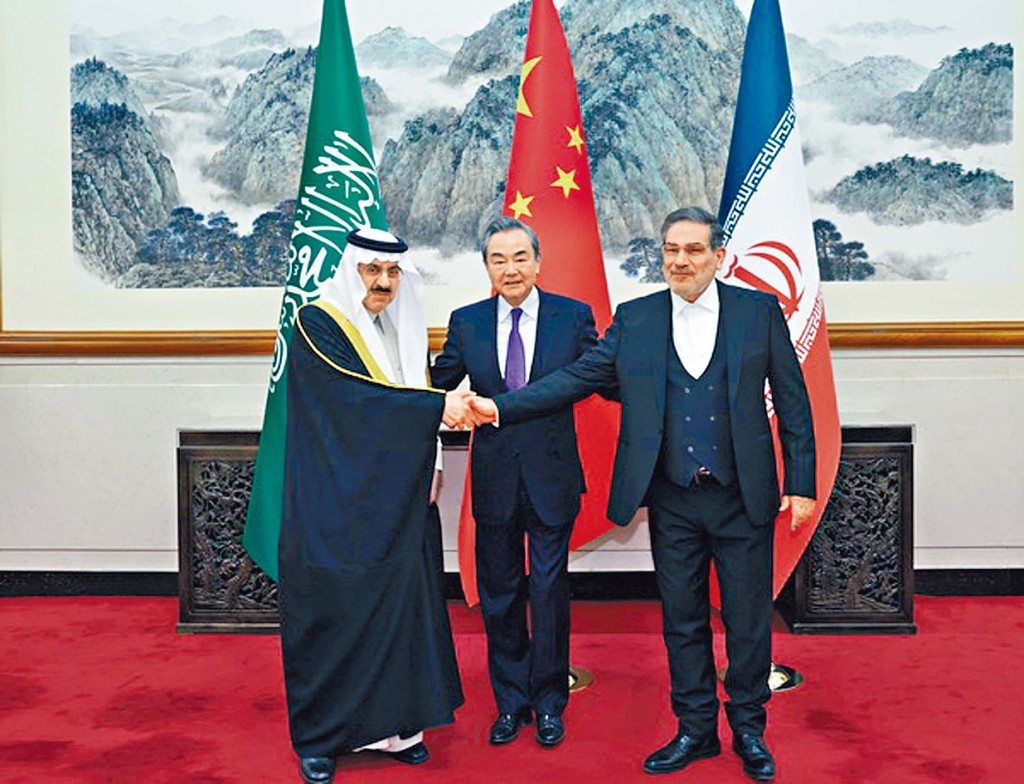王毅在北京主持沙特和伊朗对话闭幕式。