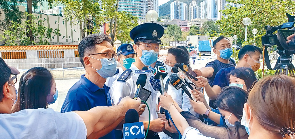 總督察黎高賢及嗇色園主席馬澤華（左）講述案情。