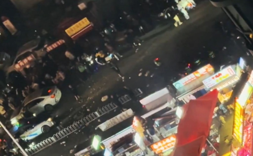 昆明夜市攤販與城管激戰。Ｘ