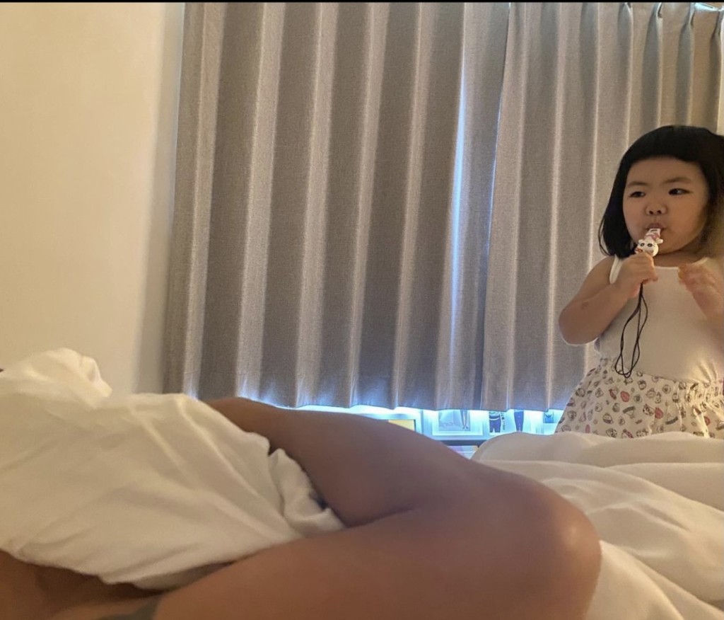 Lucy好嗲咁話：「爸爸咁耐先起身架？」