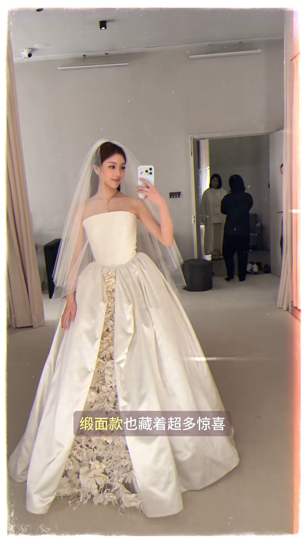 潘藝桐的婚紗相當特別。