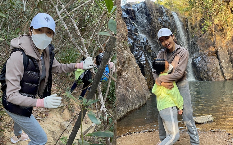 黎姿帶3個女兒行山，同時挑戰自己克服畏高。