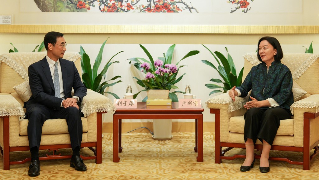 中联办副主任卢新宁周三（8日）会见马会主席利子厚。资料图片