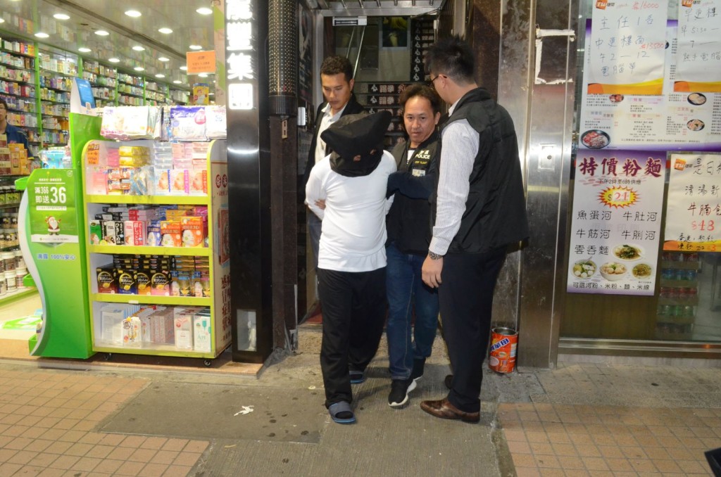 警方拘捕一名男子。李子平攝