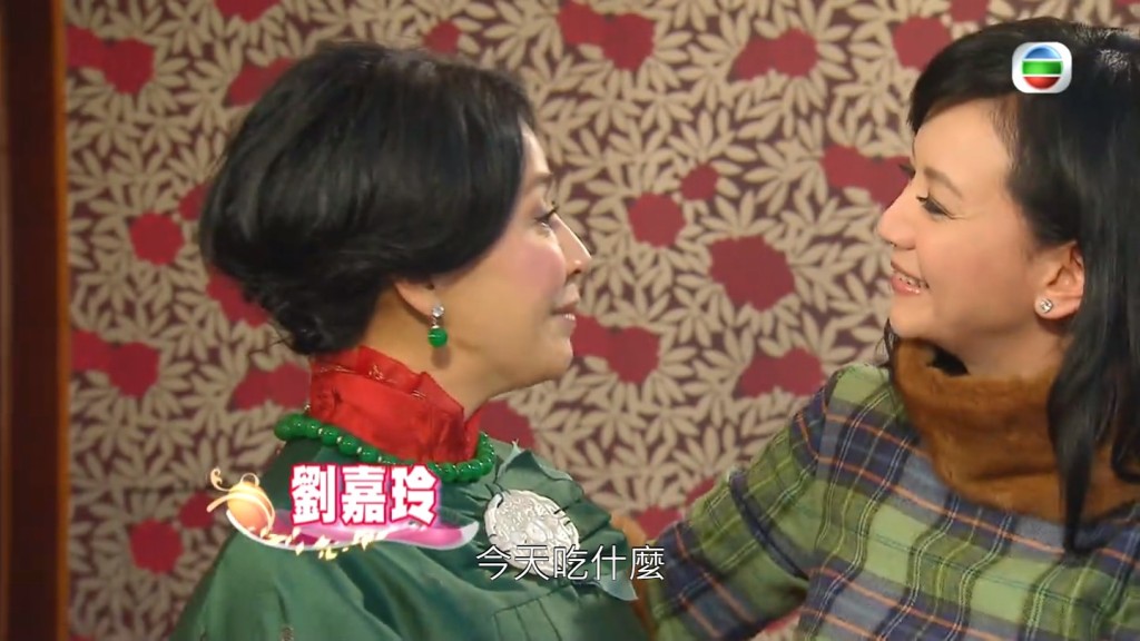 曾华倩与刘嘉玲是同届TVB艺训班同学。