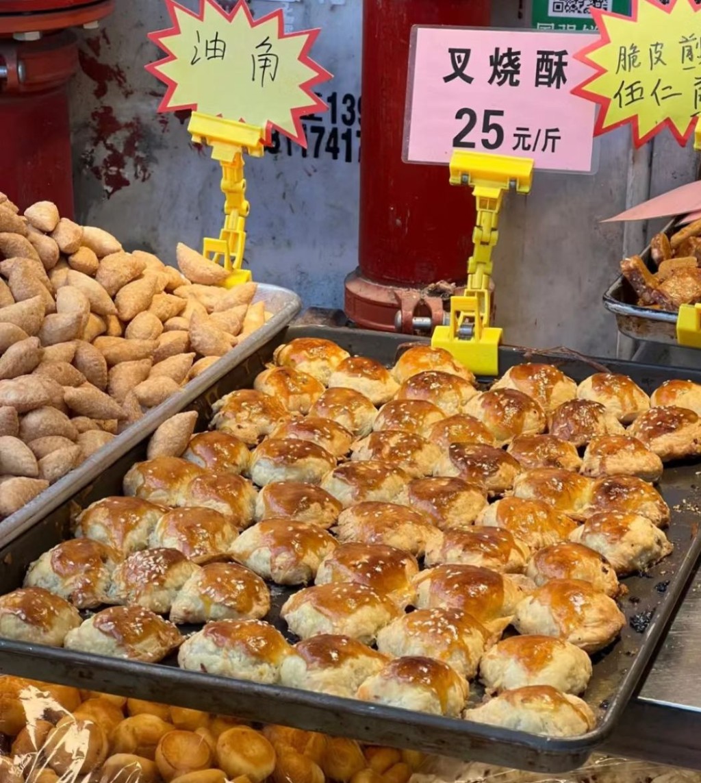 廣州傳統糕點2023｜8. 國強餅店的美食叉燒酥新鮮出爐。（圖片來源：小紅書＠桃桃）