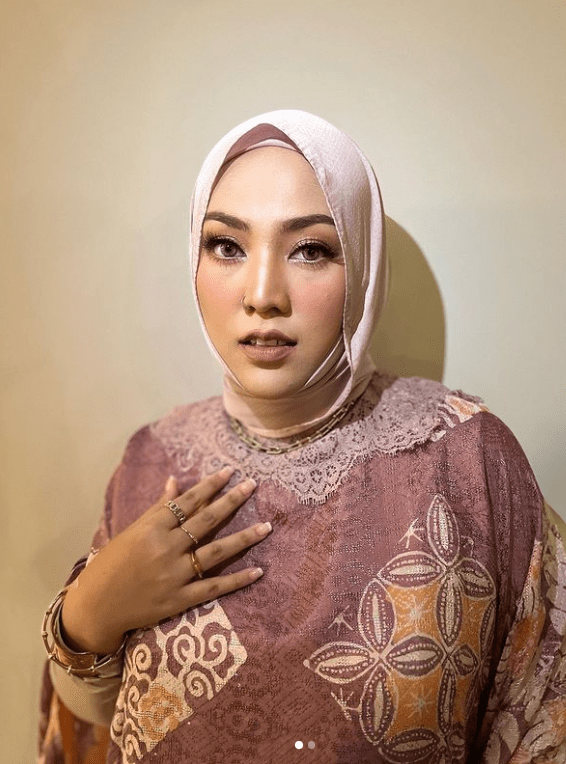 32岁女星茜拉（Shila Amzah）是马来西亚歌手。网图