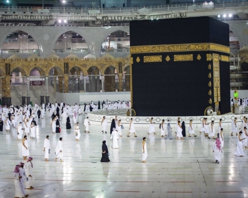 關閉6個月的麥加大清真寺今天重新開放。AP圖片