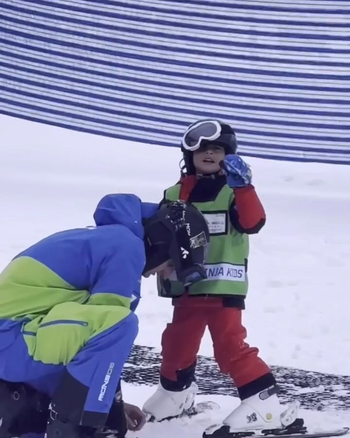 又学滑雪。