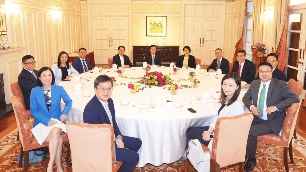 行政長官辦公室刊登招聘廣告,聘請二級家務員(廚師)。圖為特首李家超早前邀請立法會議員到禮賓府共進早餐。資料圖片