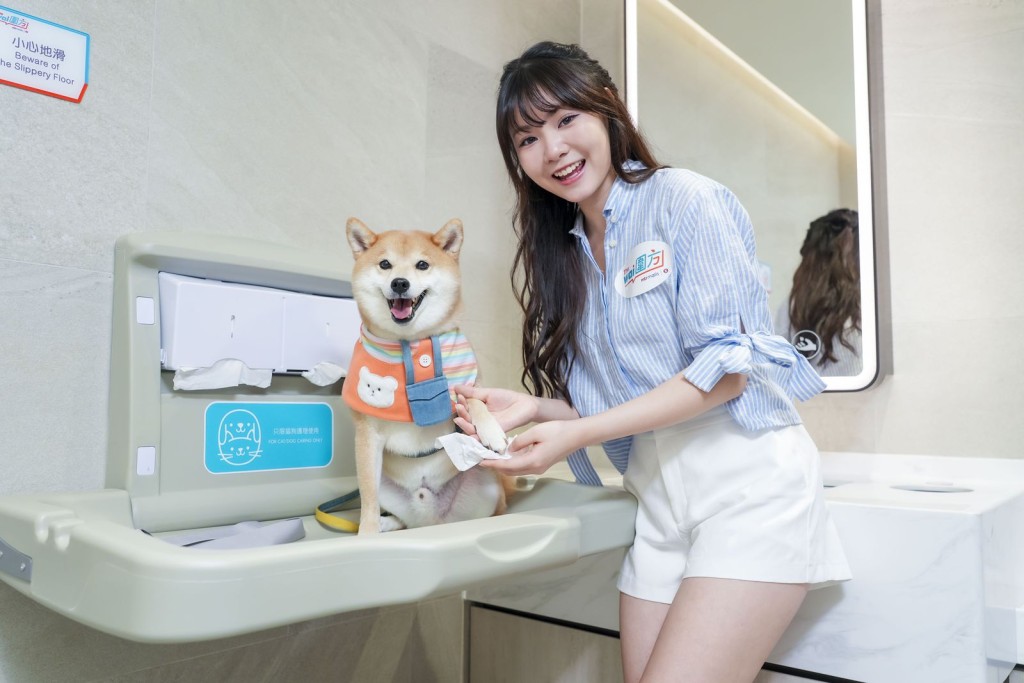 商場設有貓狗友善設施，方便照顧寵物。