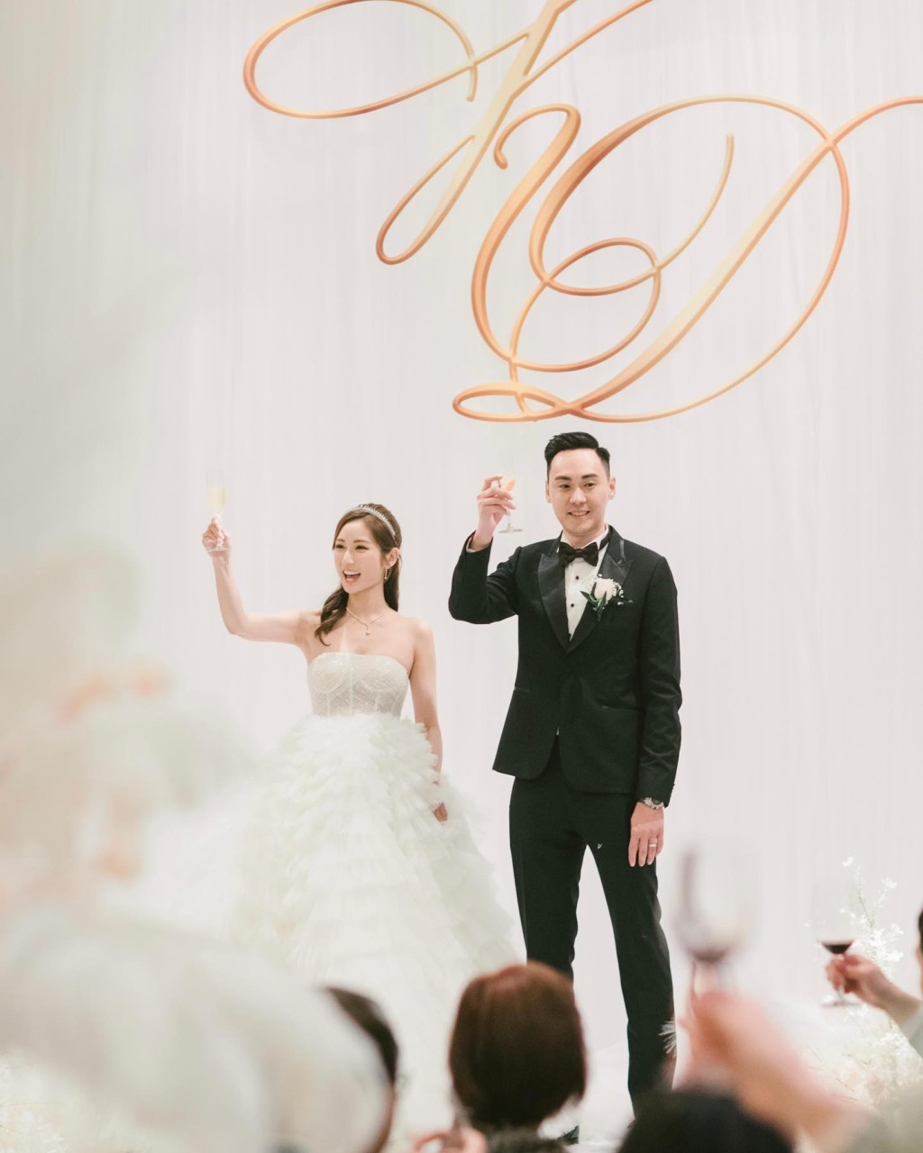 蔡嘉欣在晚宴所穿的主婚紗，來自本地著名設計師Kev Yiu之手。