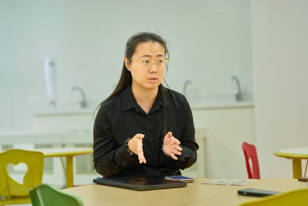 香港教育大學博士生、EmoCare研發團隊成員傅佳晨(圖片來源:《親子王》) 香港教育大學博士生、EmoCare研發團隊成員傅佳晨(圖片來源:《親子王》)