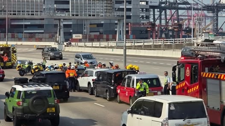 fb「屯門公路塞車關注組」圖片