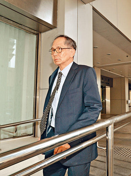 李鍔被女下屬指控摸腰強吻