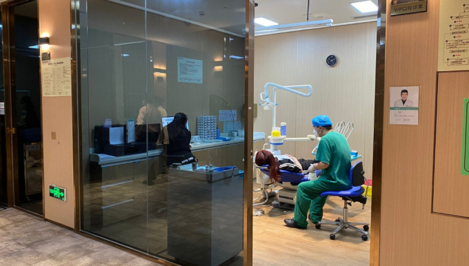 恢復通關，吸引港人到深圳看牙醫。資料圖片