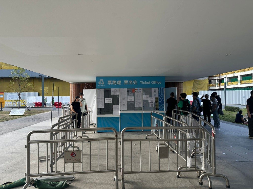 全運會票務處一個櫃桶被撬開，懷疑遭賊人爆竊。讀者提供