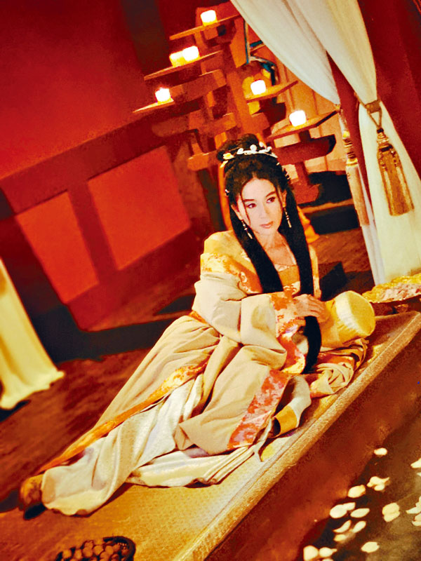 Irene重現當年經典角色妲己，而最想演的則是白素貞。