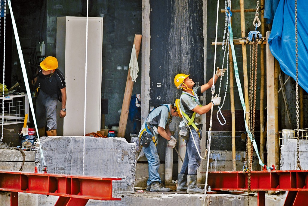 建造業失業率為4.3%,反映現時工程量減少,本地工人出現就業困難。