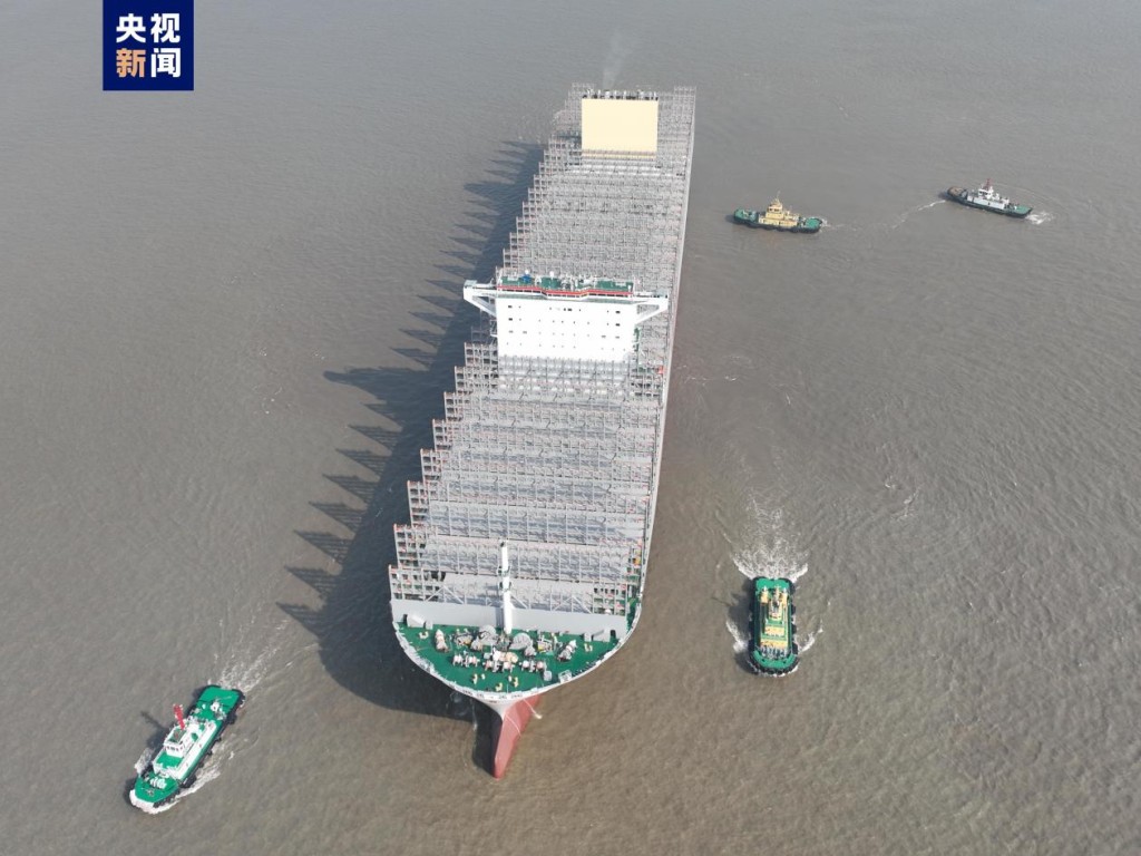 本港東方海外的「中遠川崎397」貨櫃輪今日在南通試航。