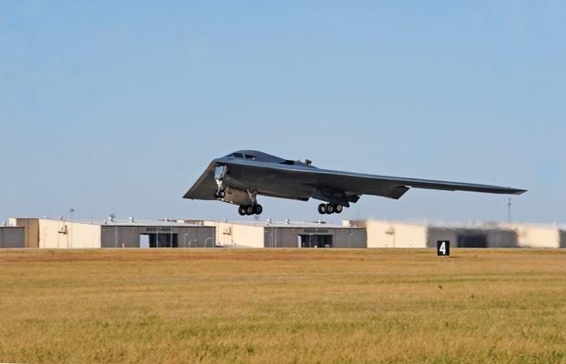 B-2轰炸机参与今年6月针对伊朗核设施的「午夜重锤行动」。美国空军图片 B-2轰炸机参与今年6月针对伊朗核设施的「午夜重锤行动」。美国空军图片