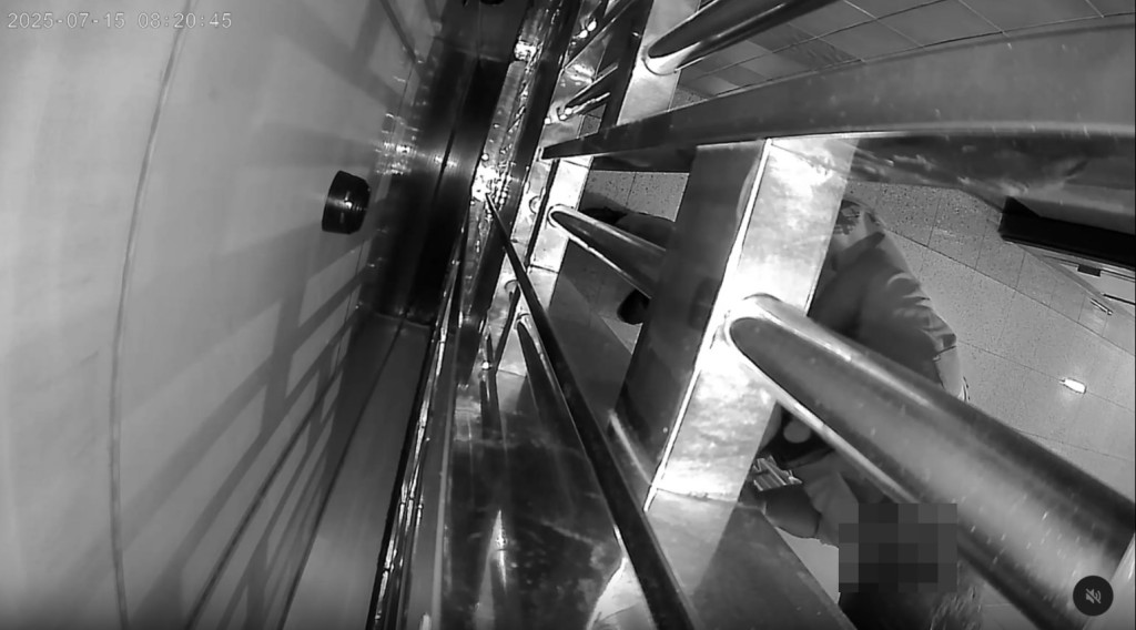 •就Print(列印)佢搞你鐵閘CCTV(天眼) 畫面貼喺鐵閘; •印你呢份文連相片出來,黐喺你門口, 等條友下次睇到,知道你知道及影緊佢;Threads截圖 •就Print(列印)佢搞你鐵閘CCTV(天眼) 畫面貼喺鐵閘; •印你呢份文連相片出來,黐喺你門口, 等條友下次睇到,知道你知道及影緊佢;Threads截圖