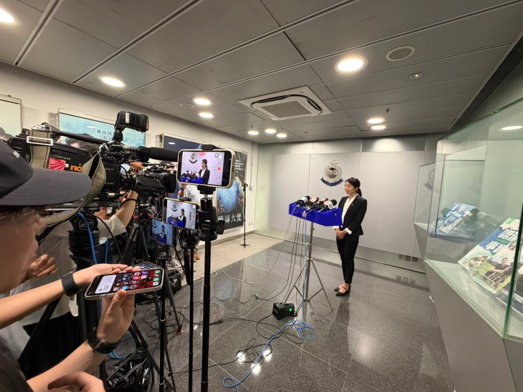 網絡安全及科技罪案調查科高級督察李承恩交代案情。曾志恒攝 網絡安全及科技罪案調查科高級督察李承恩交代案情。曾志恒攝