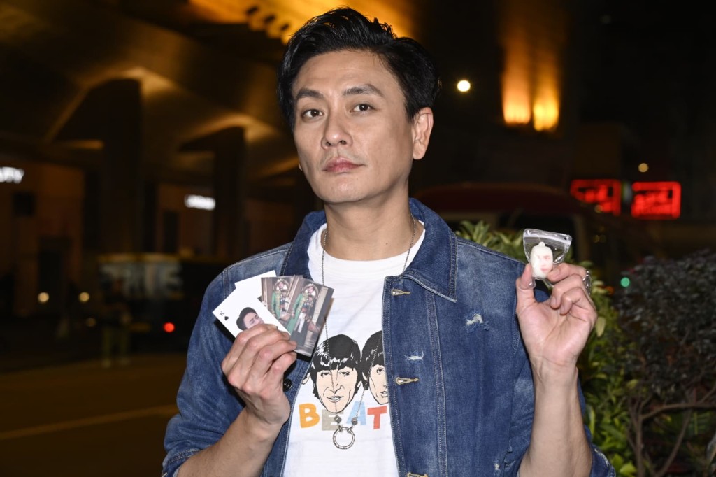 派纪念品拉票。