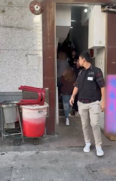 入境處拘捕多人。入境處影片截圖