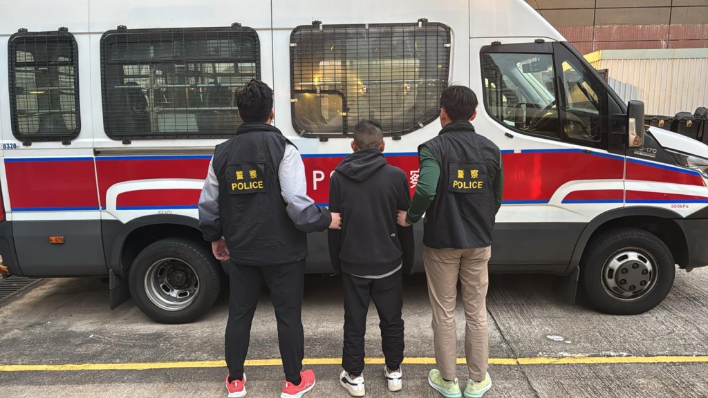 警方拘捕一名68歲的本地男子。