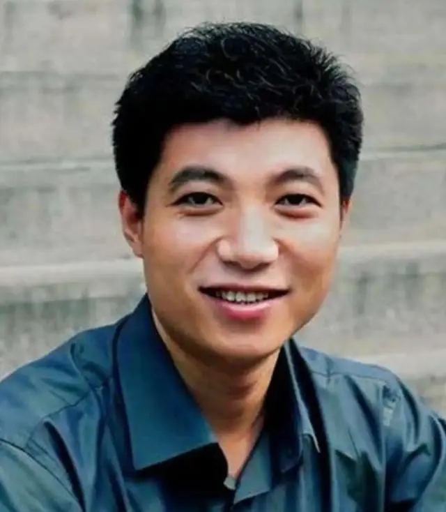 郝戎還曾憑借悲喜劇《屠夫》，收穫中國話劇金獅獎導演獎。