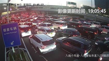 港珠澳大橋往珠海車流，今日晚上7時曾達到「極度高峰」。港珠澳大橋微信公眾號