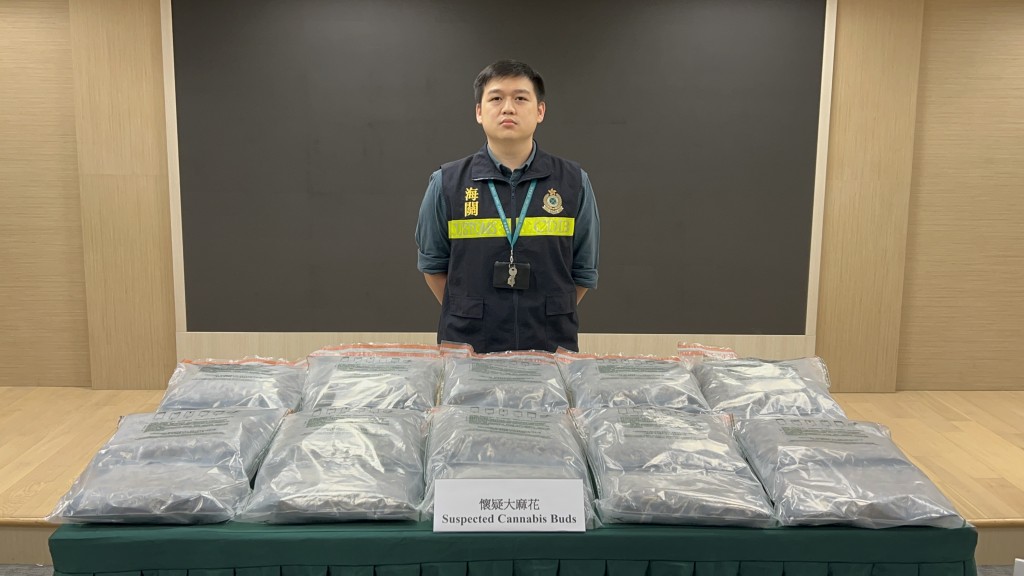 海關毒品調查科機場調查課調查主任梁學彬。