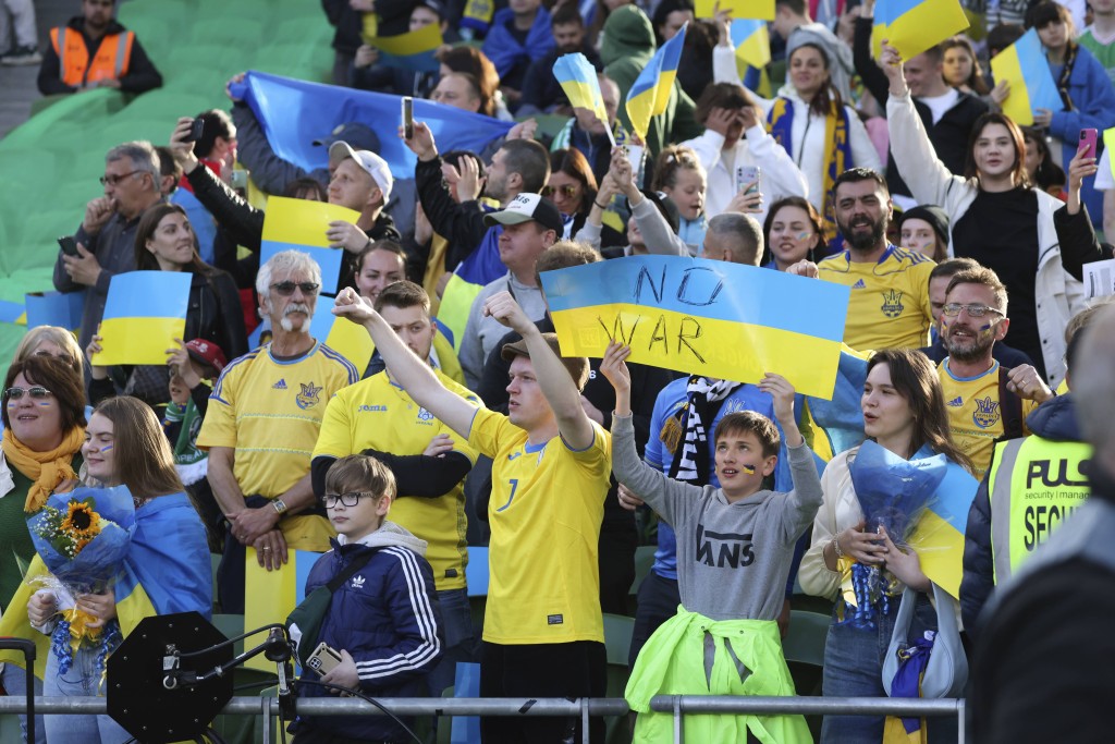 3500位烏克蘭球迷入場觀戰。 AP