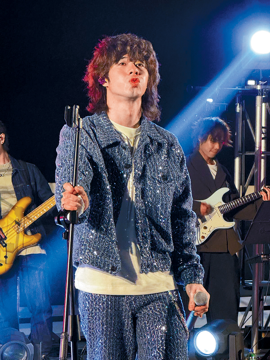 曾比特在唱到《天空沒有極限》時，感觸落淚。