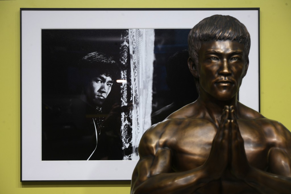 全新一比一比例李小龍雕像是展覽亮點。