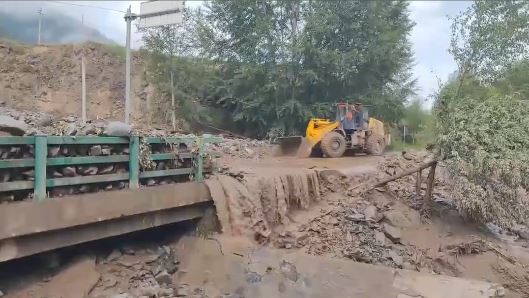 青海門源日前大暴雨引致山泥傾瀉，造成3名遊客死亡。抖音＠門源融媒