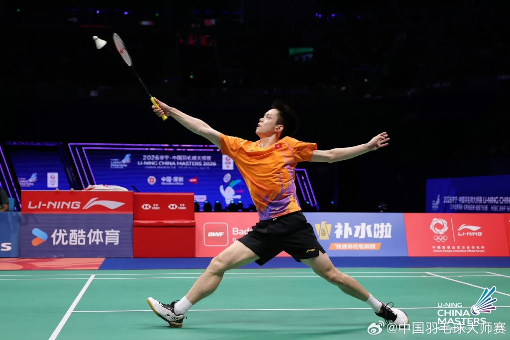 吴英伦直落2:0挫李卓耀，首次在超级750赛事封王。中国大师赛官方微博图