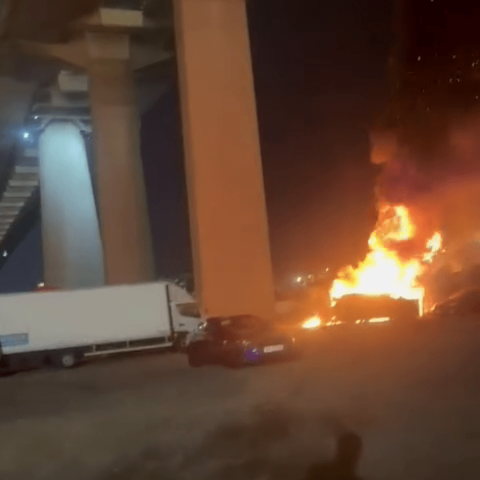 起火期間火光熊熊濃煙衝天。FB：馬路的事討論區