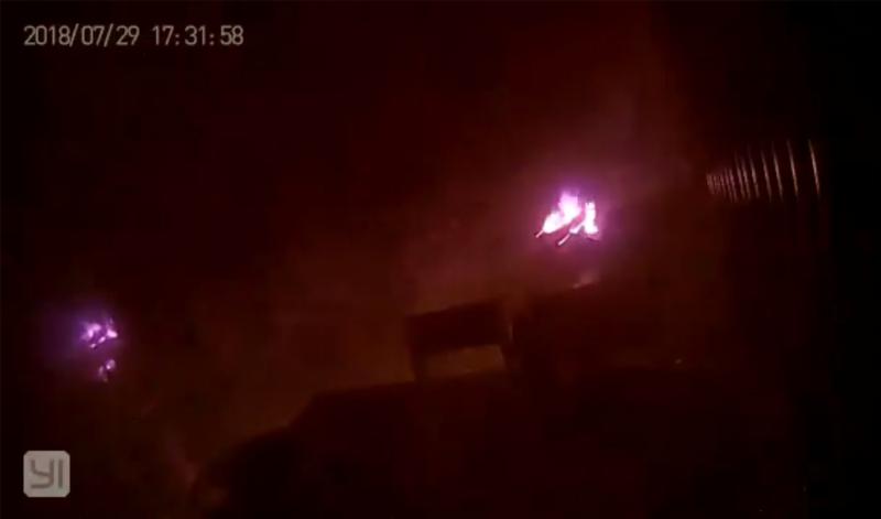 電動滑板車冒煙至爆炸，整個過程約19秒。 影片截圖