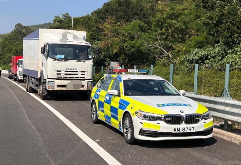 行動中,人員共偵測到15部大型車輛交通違例。 行動中,人員共偵測到15部大型車輛交通違例。