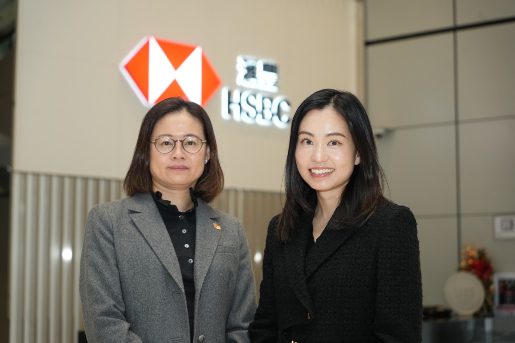 汇丰香港区零售银行及财富管理业务反欺诈主管黄咏诗（左）及汇丰香港区零售银行及财富管理业务客户关系管理及个人银行策划主管许熙敏。吴艳玲摄 